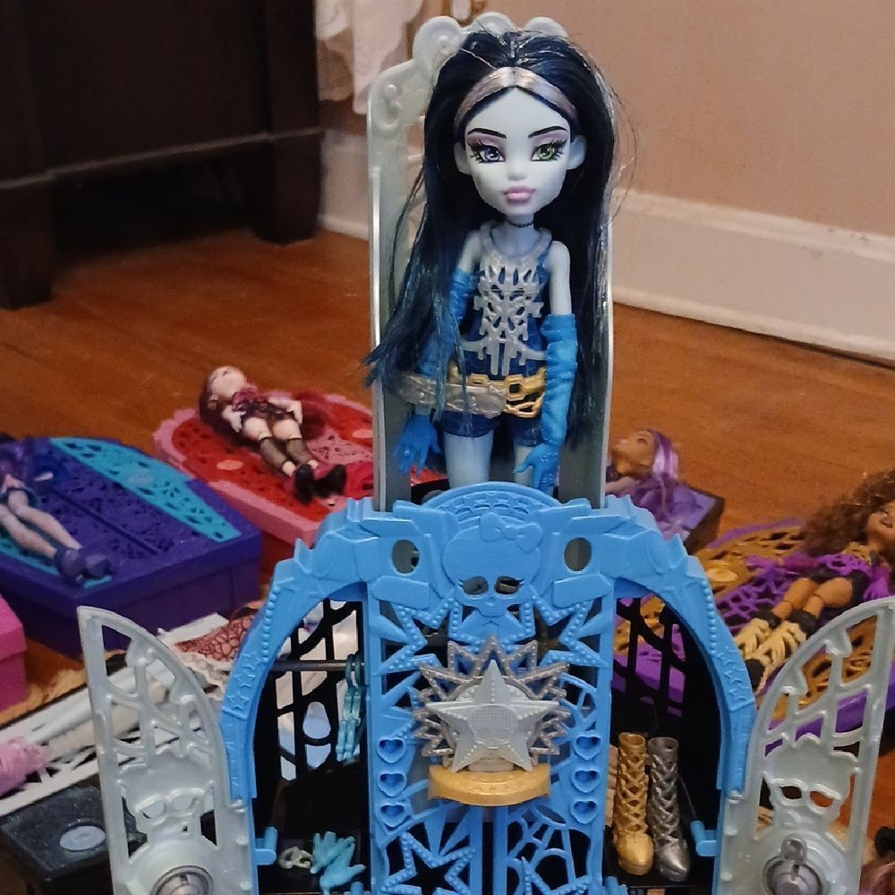Blue and Silver Doll Playset